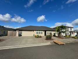 featured image of 654 N View Dr