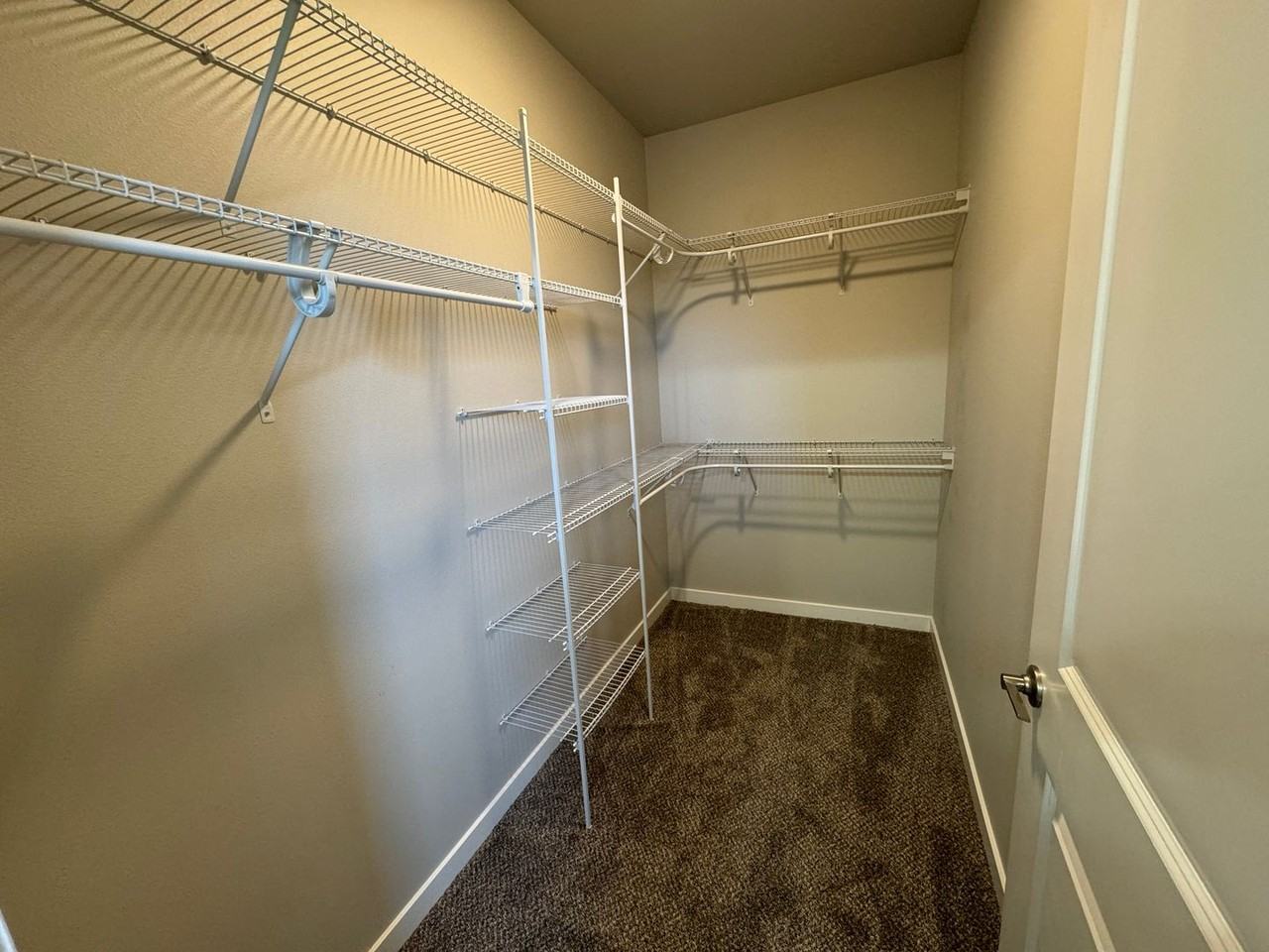 654 N View Dr - Photo 3 of 14