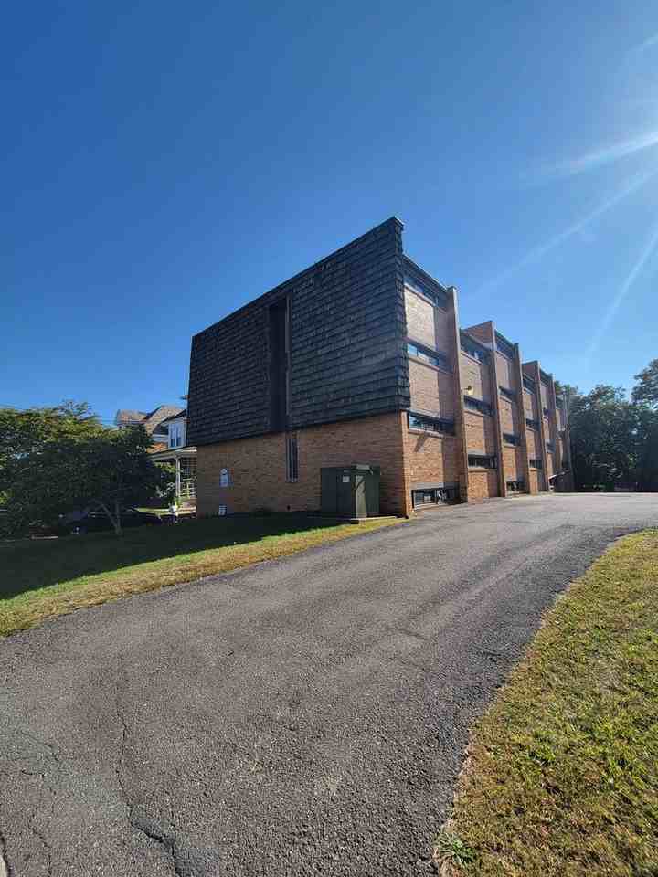 Treehouse Apartments - Photo 2 of 8