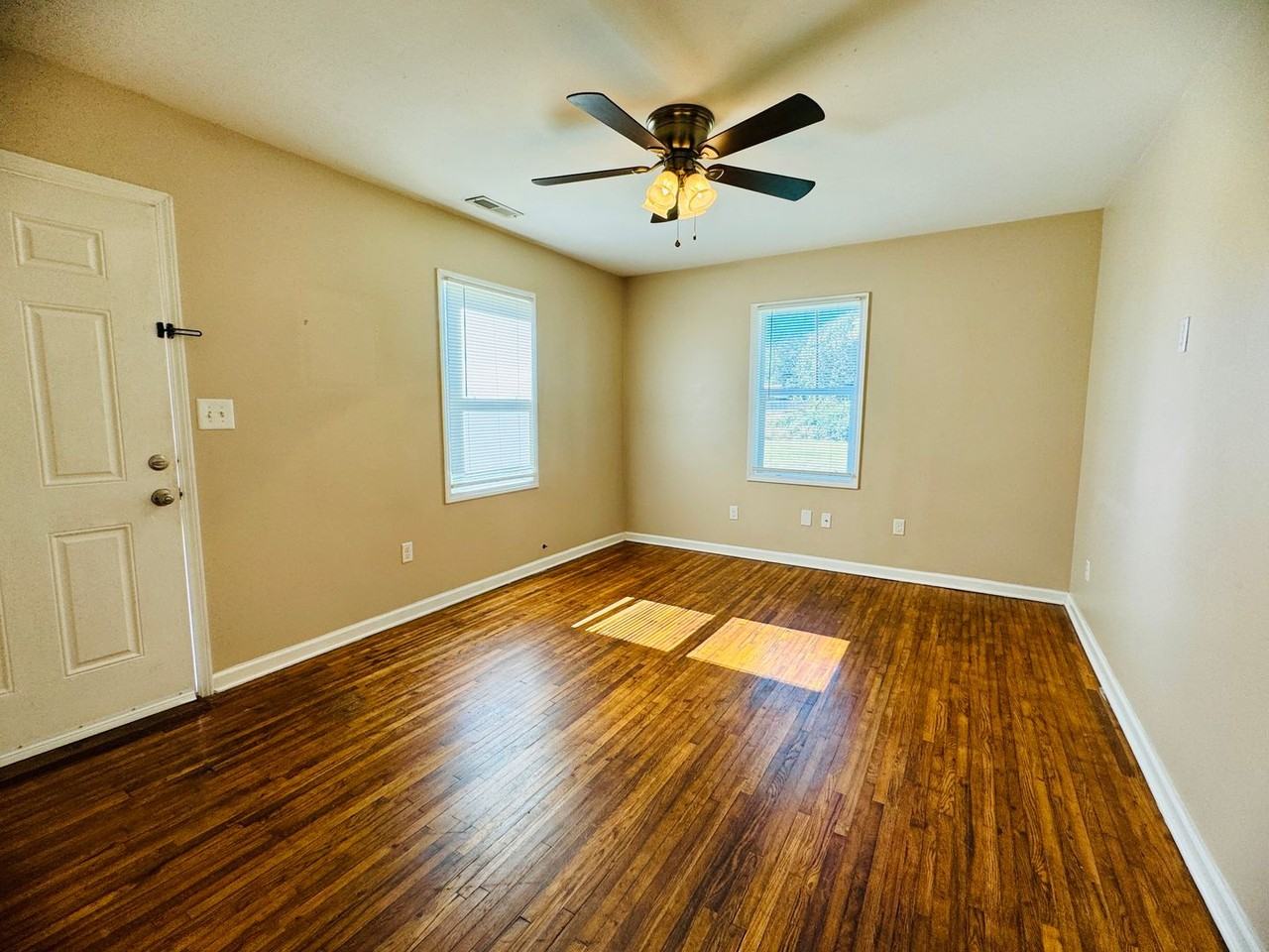 106 Springs St - Photo 2 of 11