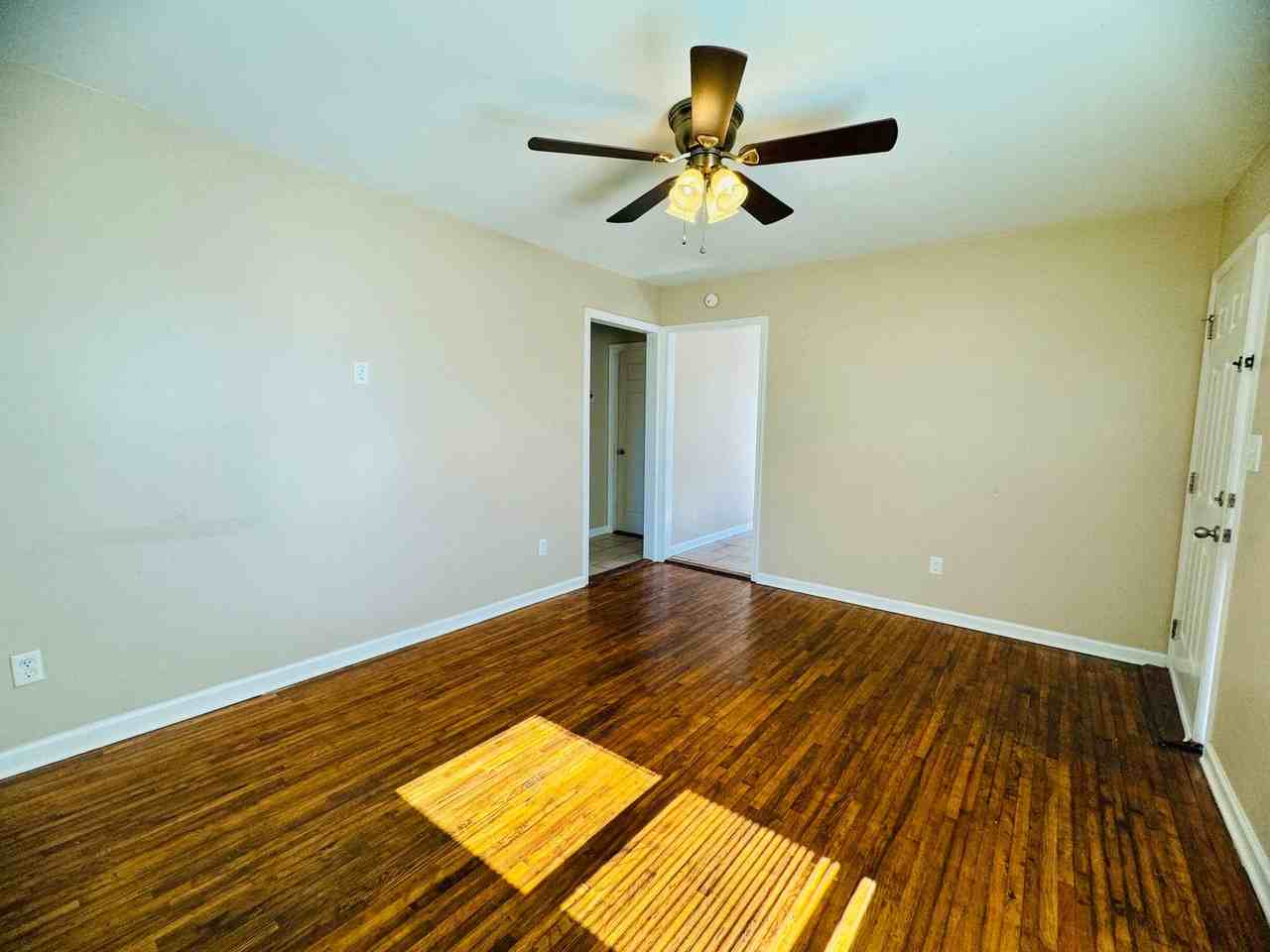 106 Springs St - Photo 3 of 11