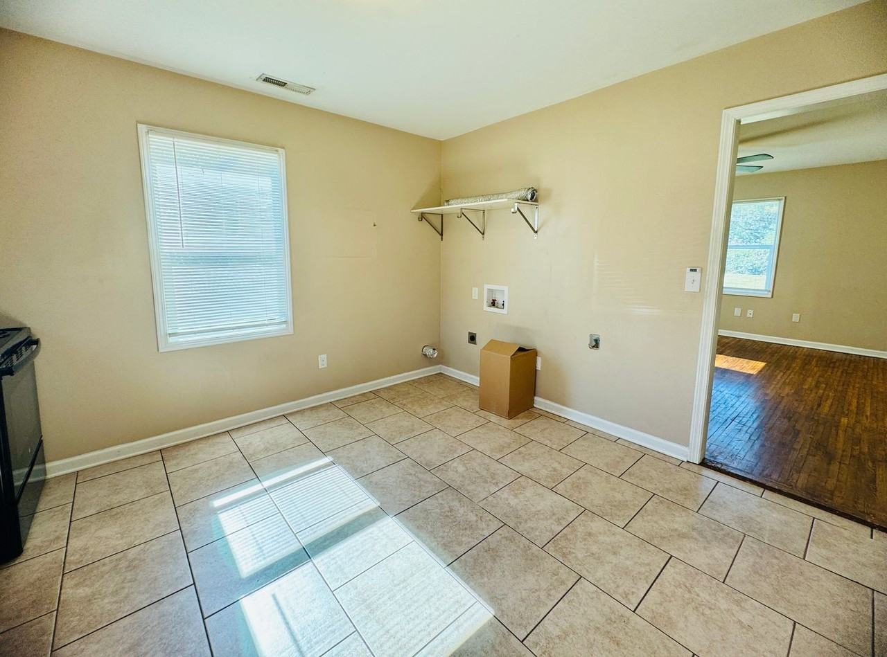 106 Springs St - Photo 5 of 11