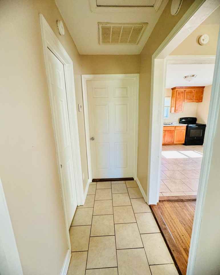 106 Springs St - Photo 6 of 11