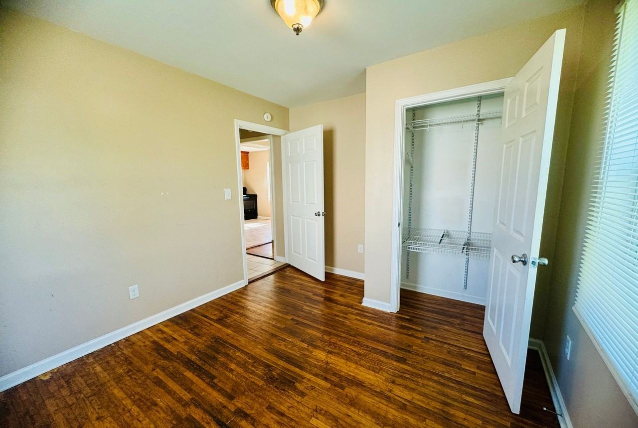 106 Springs St - Photo 7 of 11