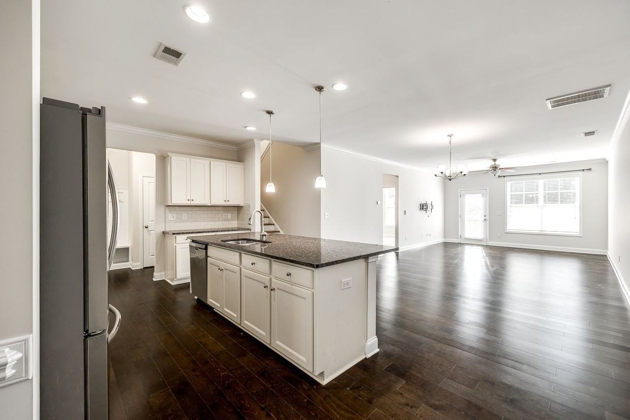 1412 Bramblewood Dr - Photo 5 of 39