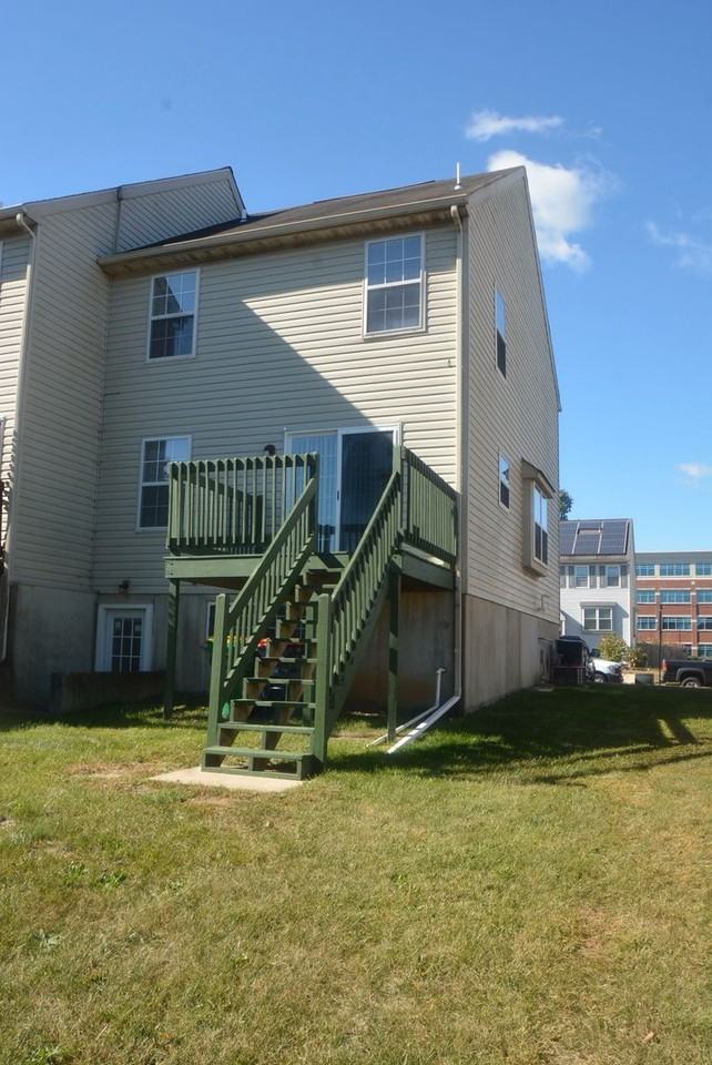 33 Franklin Dr - Photo 2 of 31