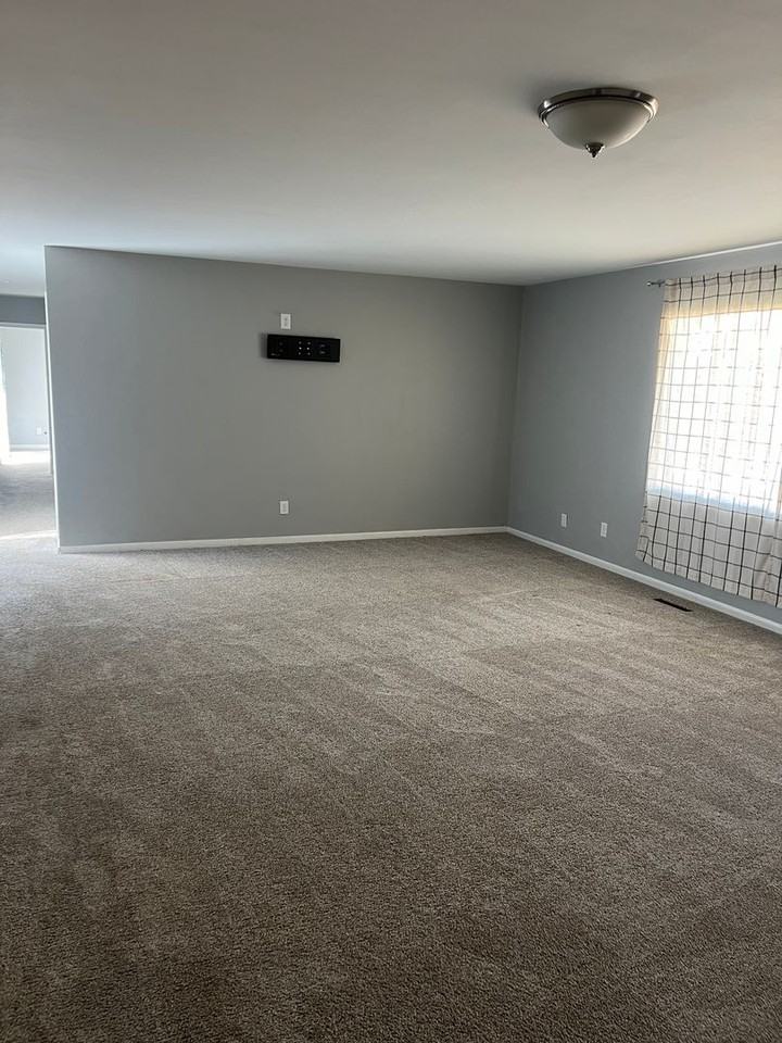 2321 Lynnhaven Dr - Photo 2 of 7