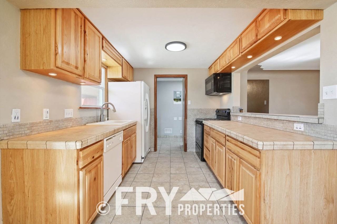 5275 Carr St - Photo 6 of 26