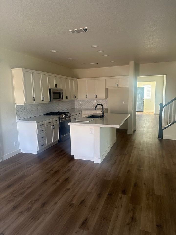 4007 Ivory Ln - Photo 3 of 14