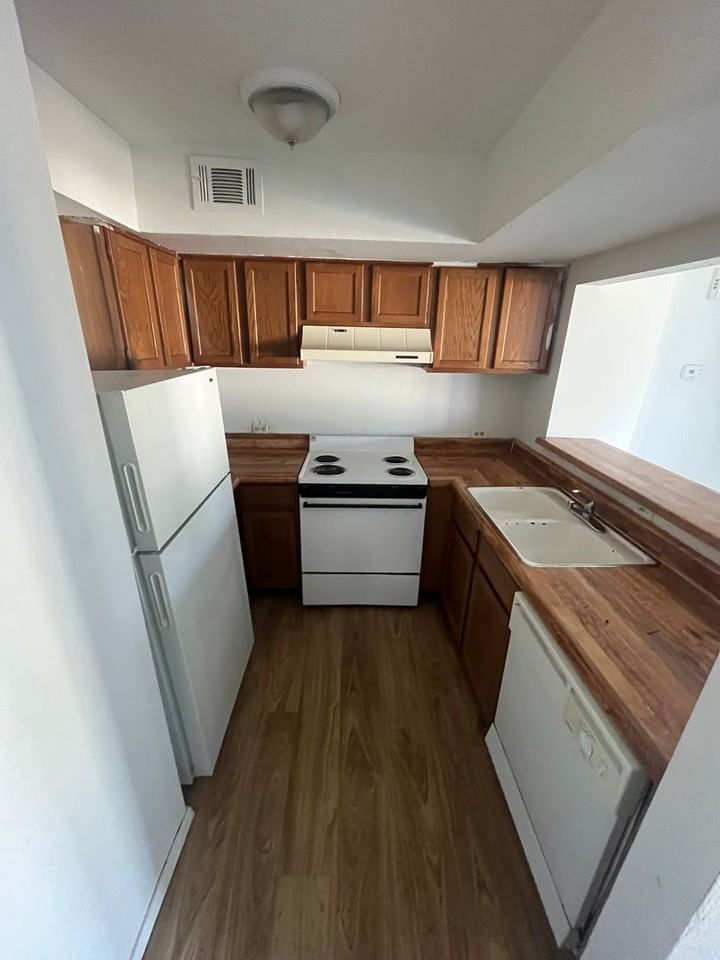 6639 S Victor Ave #203 - Photo 2 of 10