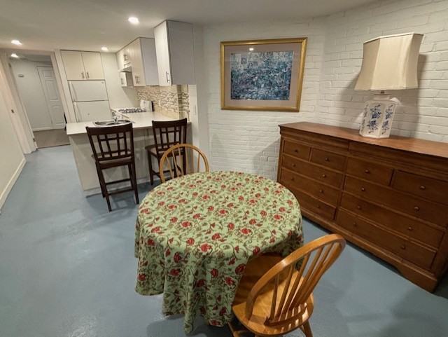 Cambridge in Toronto - Photo 4 of 14