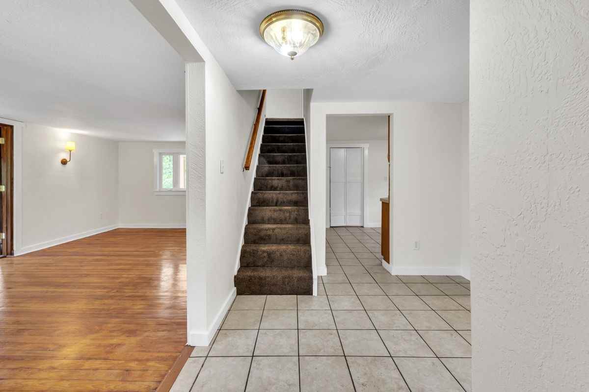 116 Purvis Ln - Photo 3 of 25