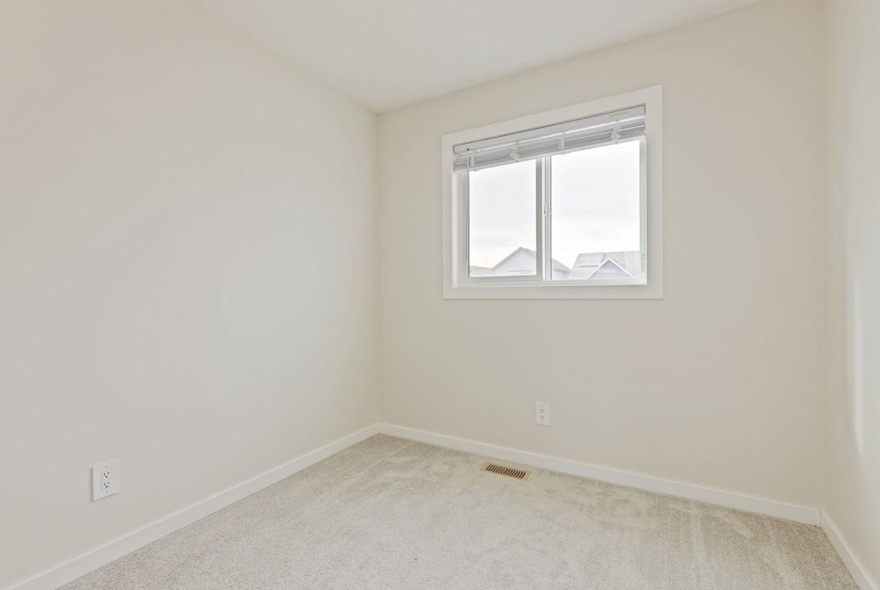 23 Heirloom Blvd Se - Photo 7 of 18