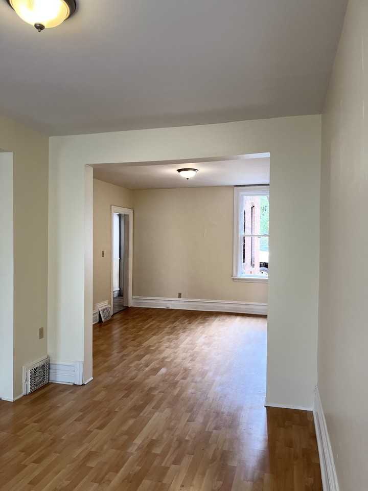 252 Lyon Street North - Photo 2 of 11