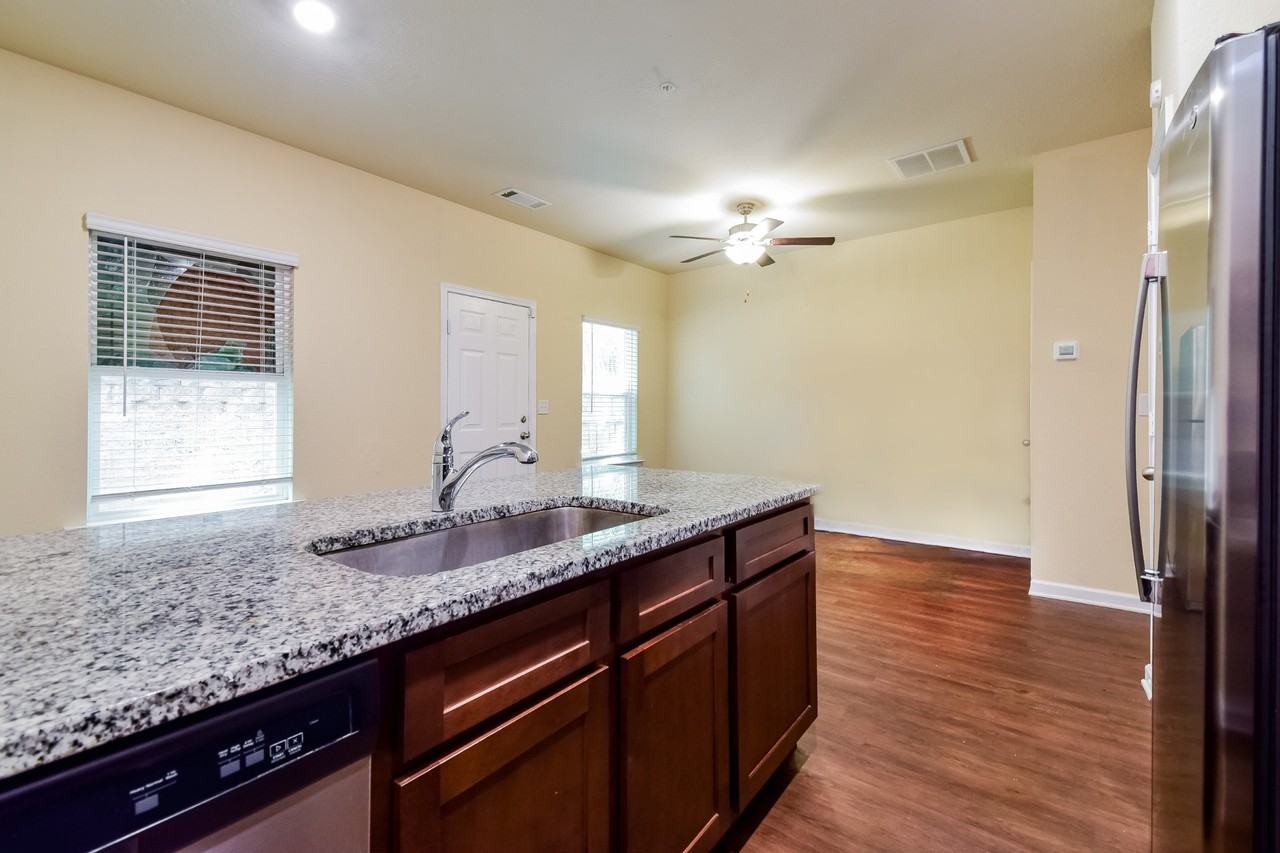 412 412 Highwood Ln - Photo 7 of 16