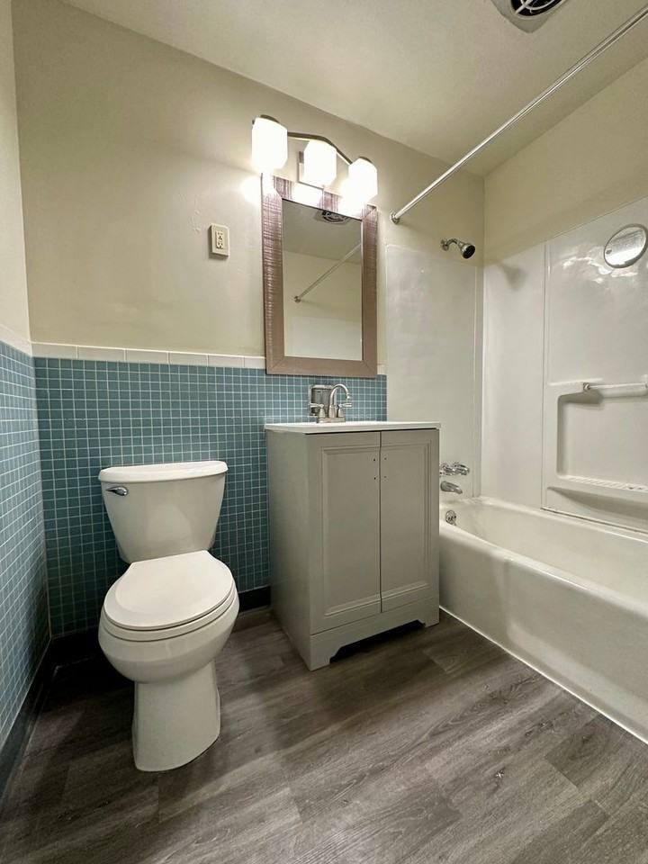 Brett Manor - Photo 5 of 28