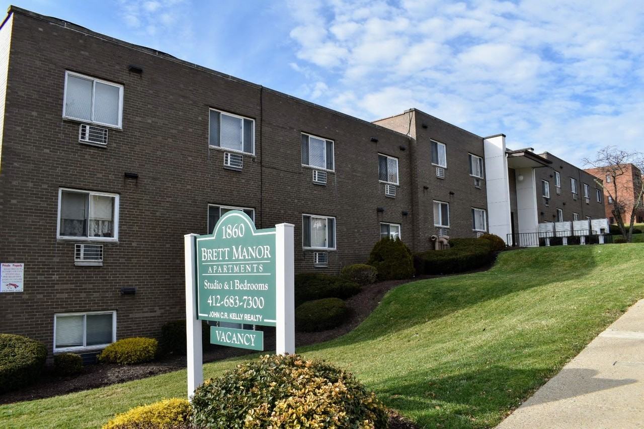 Brett Manor - Photo 6 of 28