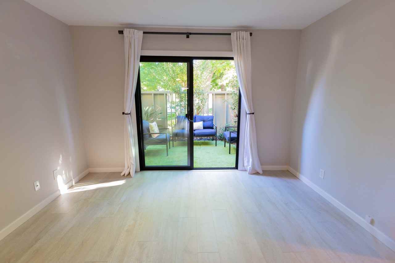 1660 Parkside Dr - Photo 6 of 23