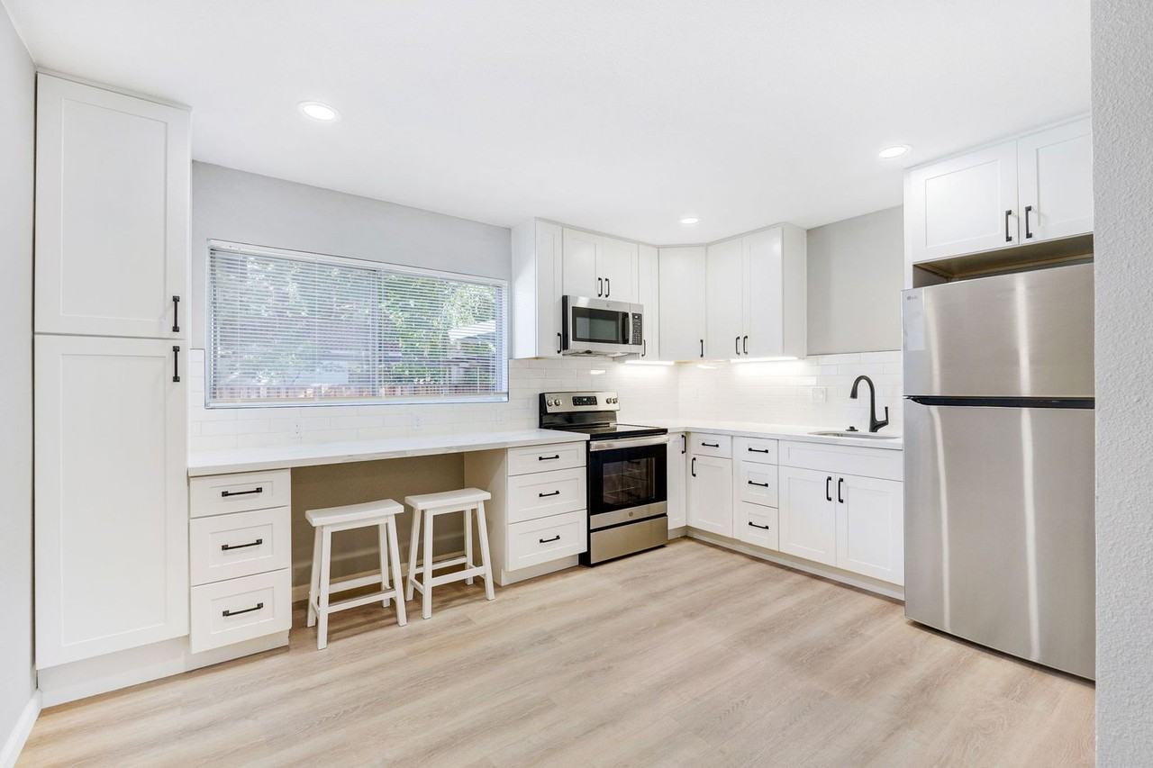 828 D St - Photo 4 of 26