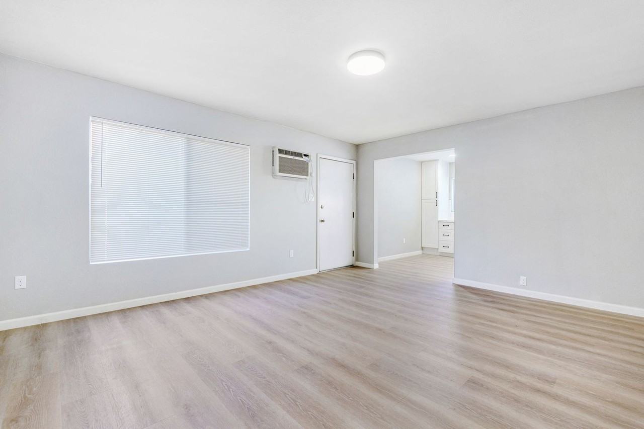 828 D St - Photo 6 of 26