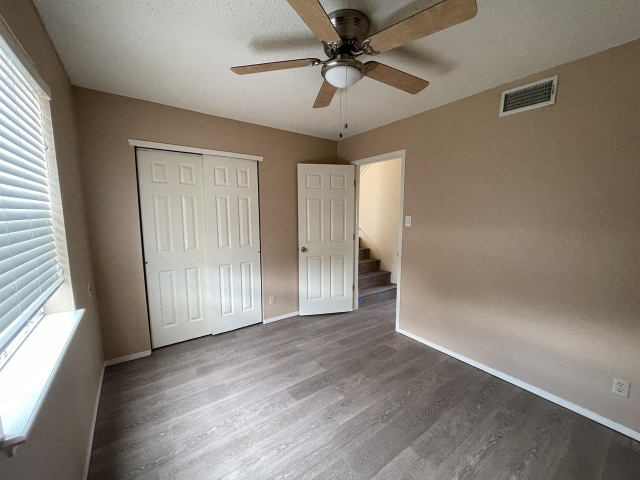 12085 Meadow Gate Dr - Photo 3 of 31