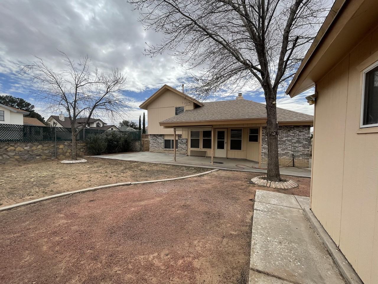 12085 Meadow Gate Dr - Photo 2 of 31