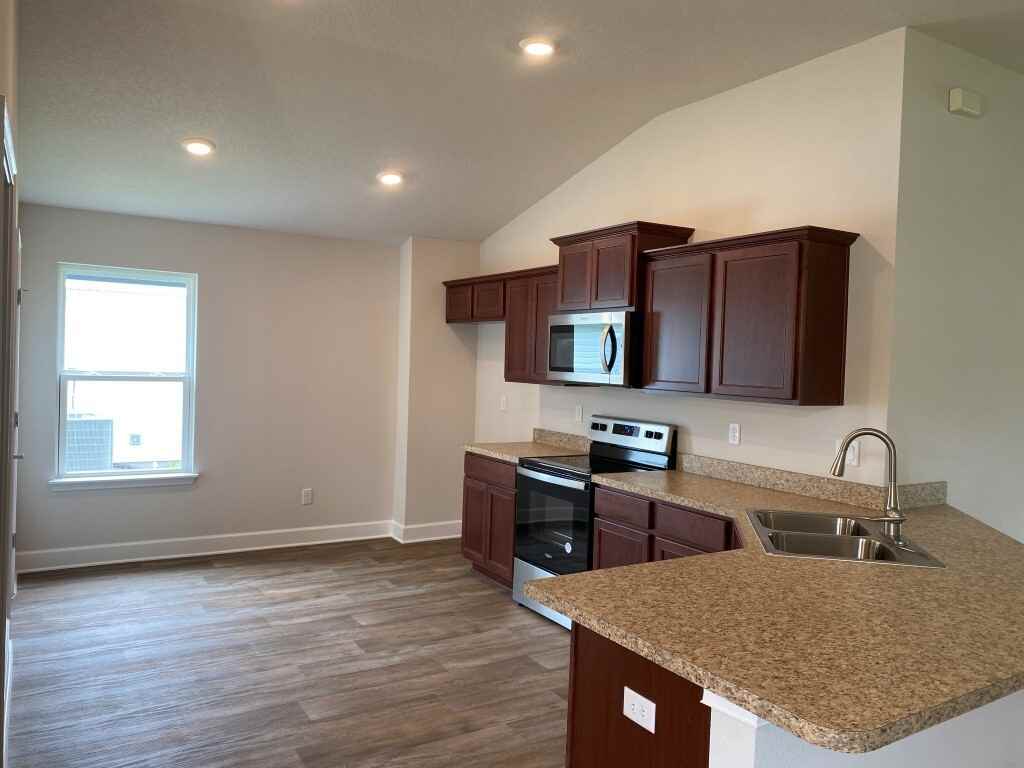 7294 Gateway Ct - Photo 6 of 41