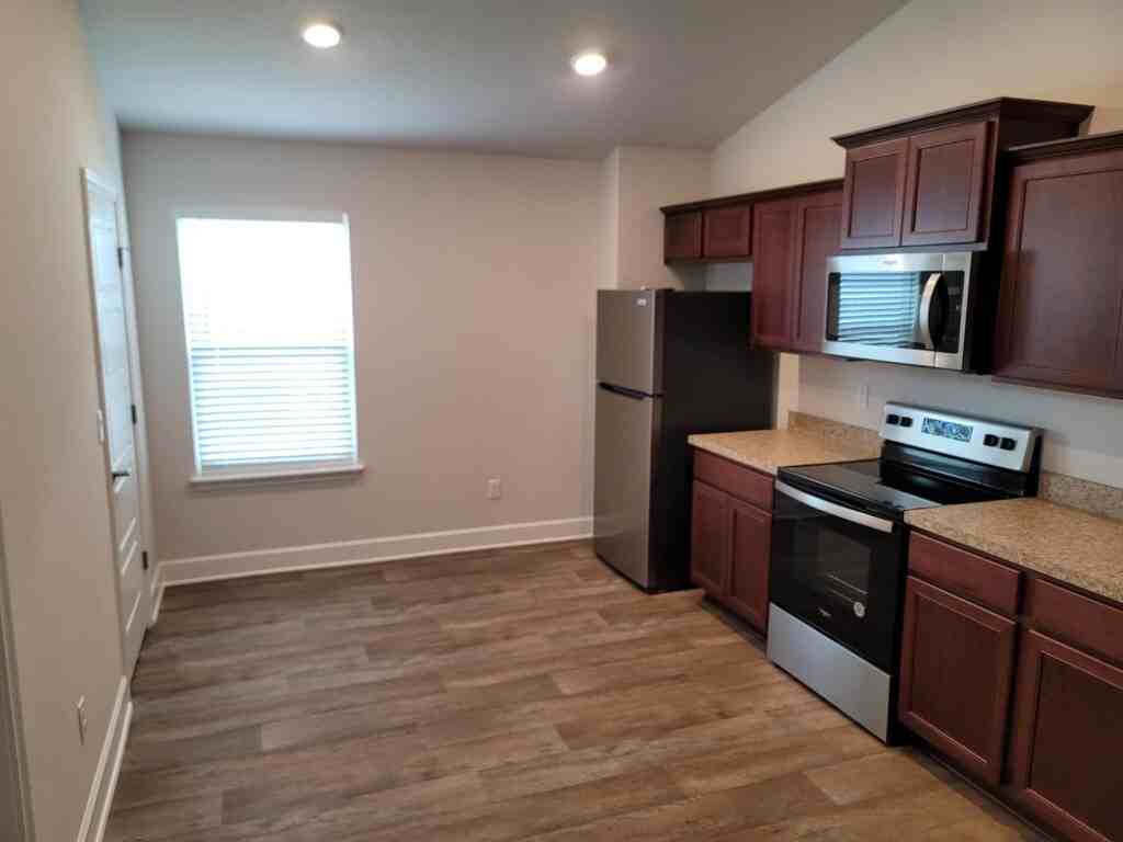 7294 Gateway Ct - Photo 5 of 41