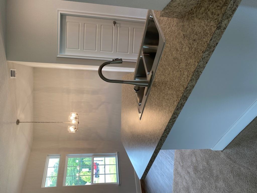 7294 Gateway Ct - Photo 4 of 41