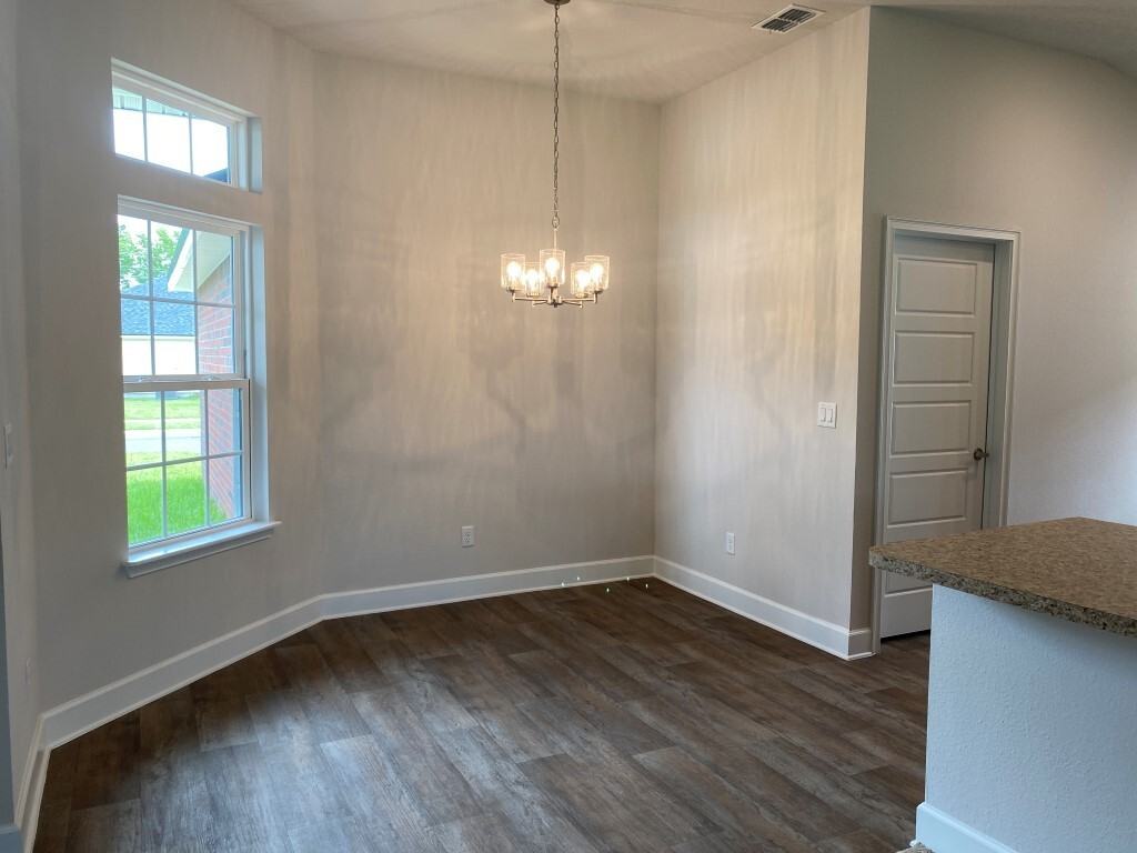 7294 Gateway Ct - Photo 5 of 41