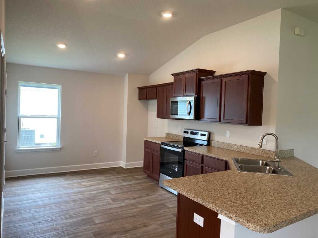 7294 Gateway Ct - Photo 7 of 41