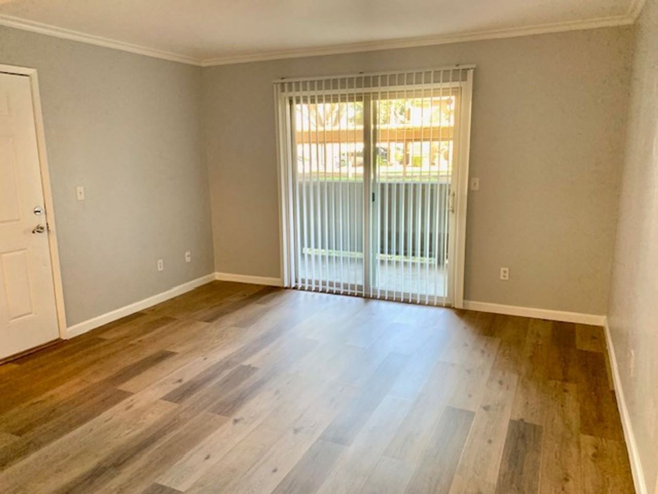 1163 Lakeview Cir - Photo 2 of 19