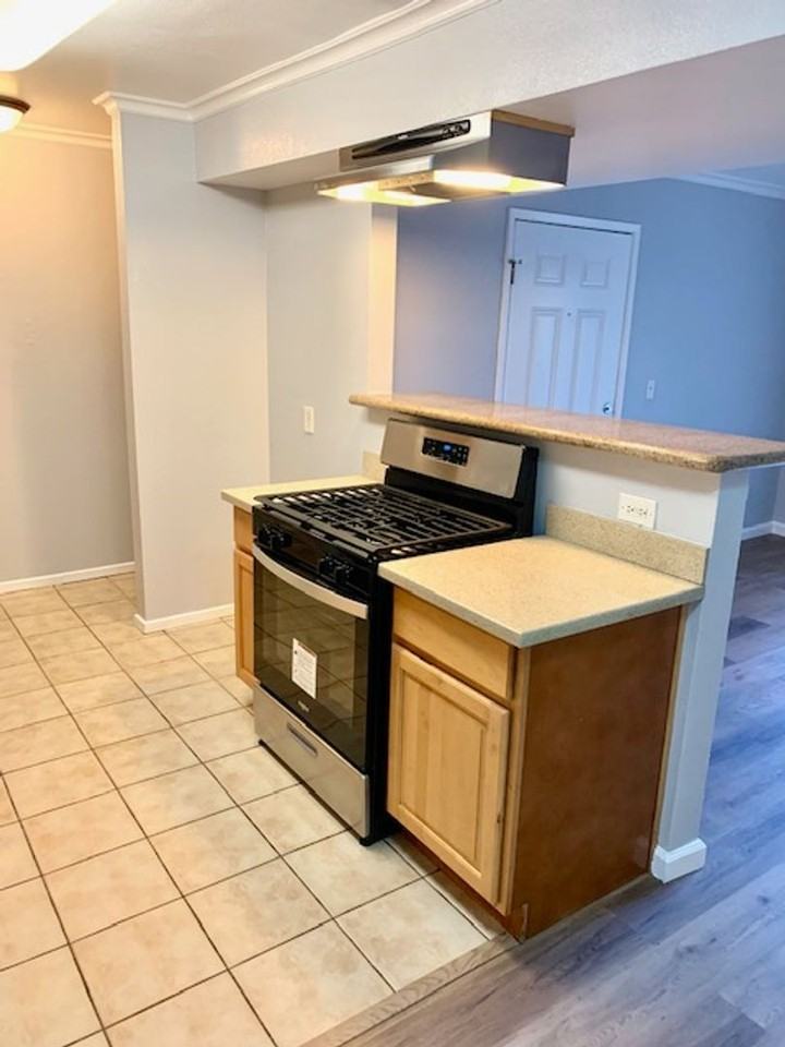 1163 Lakeview Cir - Photo 3 of 19