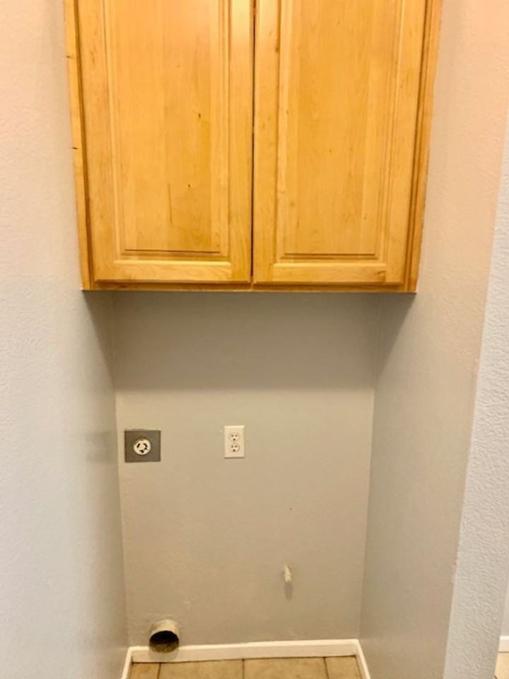 1163 Lakeview Cir - Photo 5 of 19