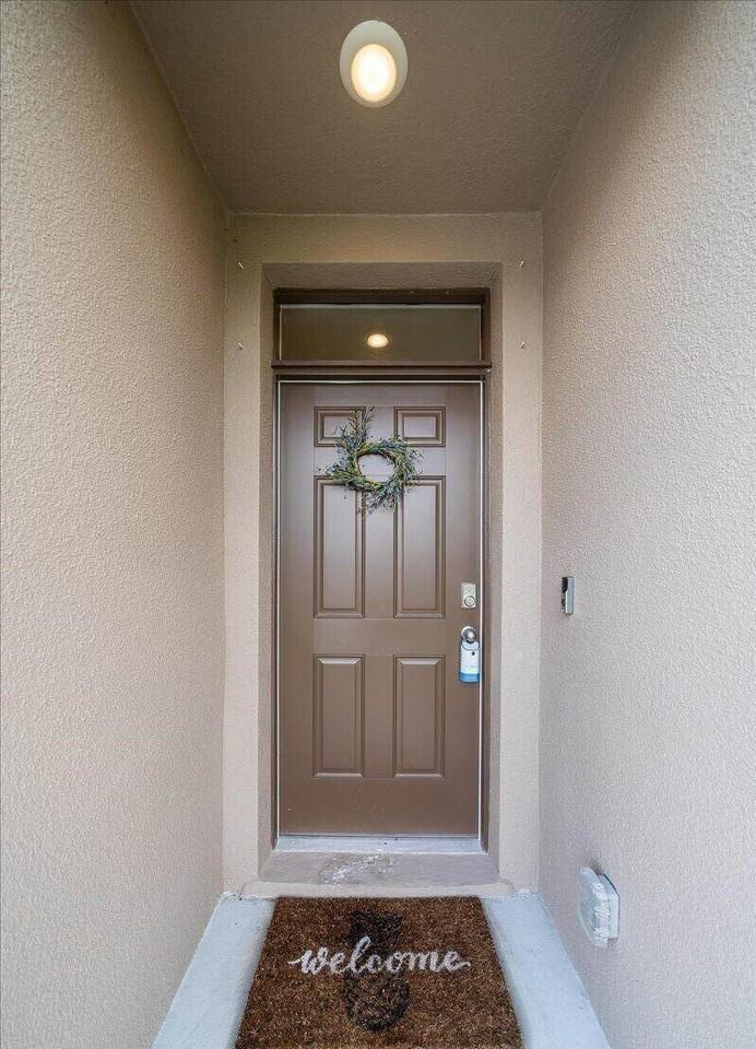 325 Guinevere Dr - Photo 2 of 12