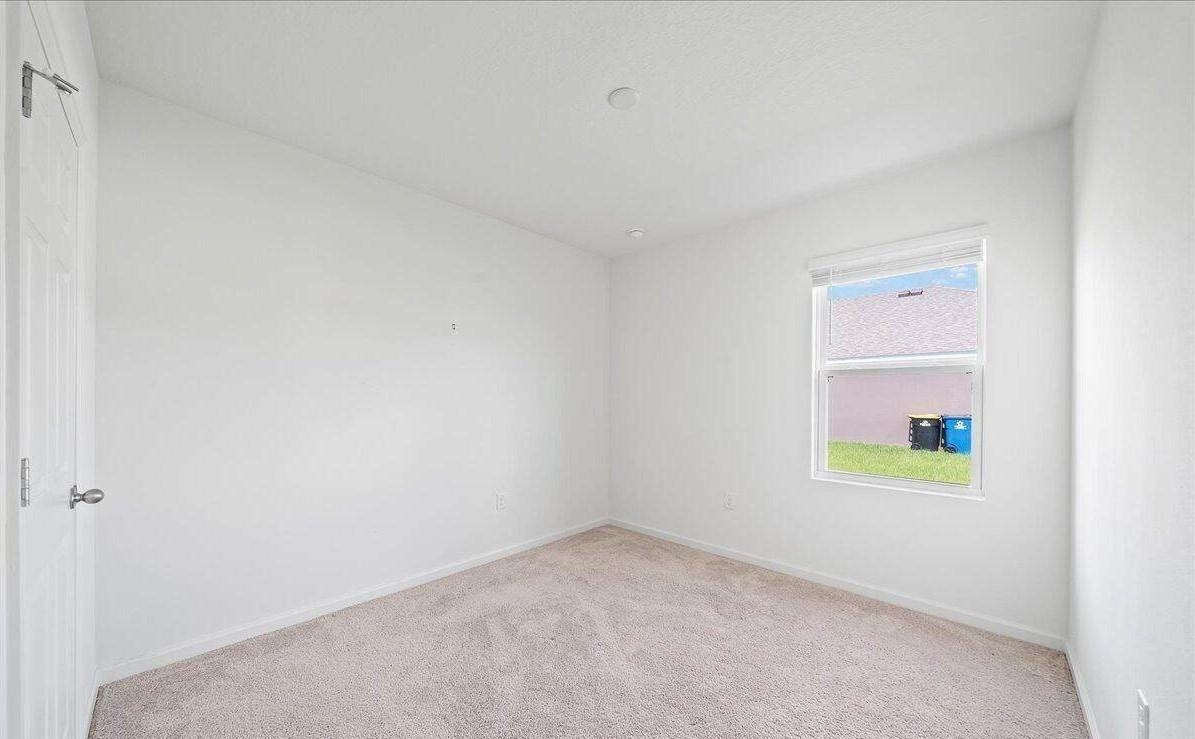 325 Guinevere Dr - Photo 3 of 12