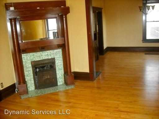 220 S Prairie Ave - Photo 2 of 7