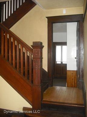 220 S Prairie Ave - Photo 3 of 7