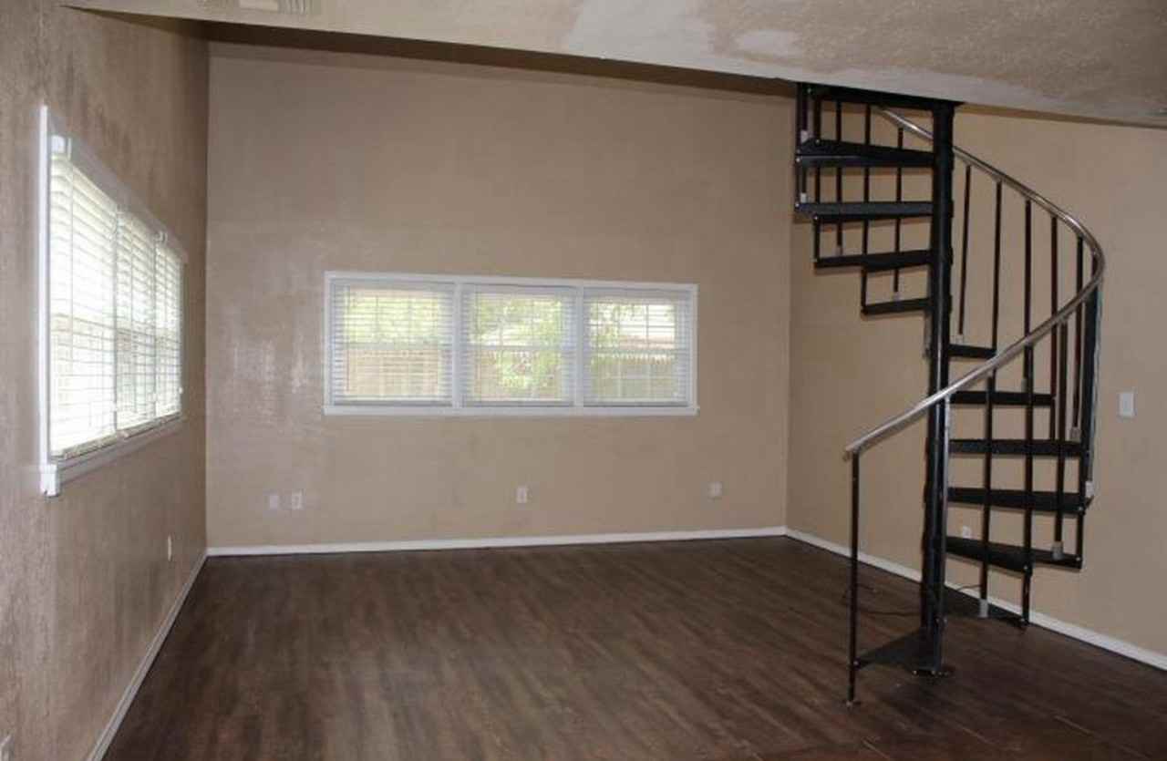 3111 30th St - Photo 7 of 20