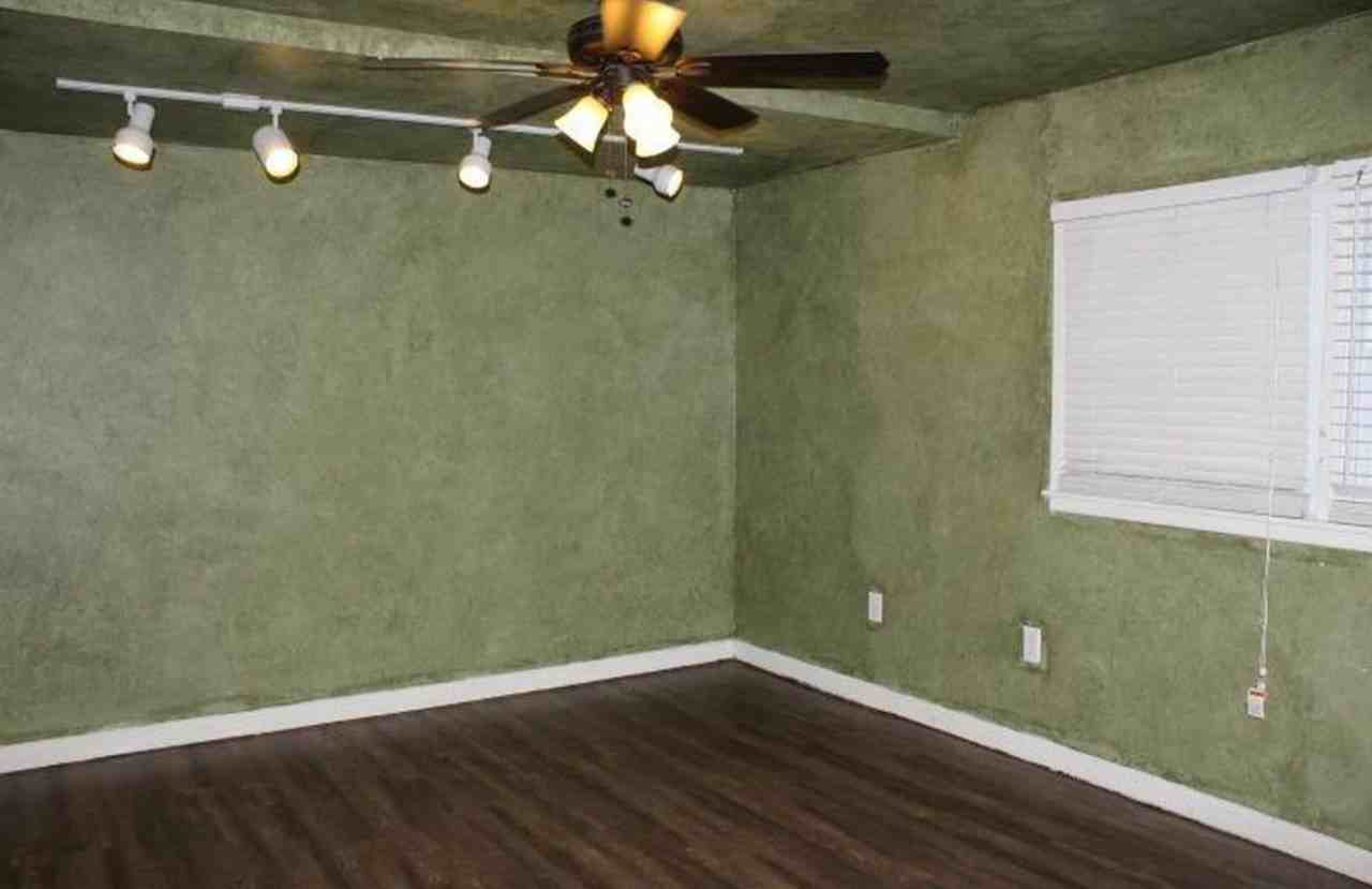 3111 30th St - Photo 4 of 20