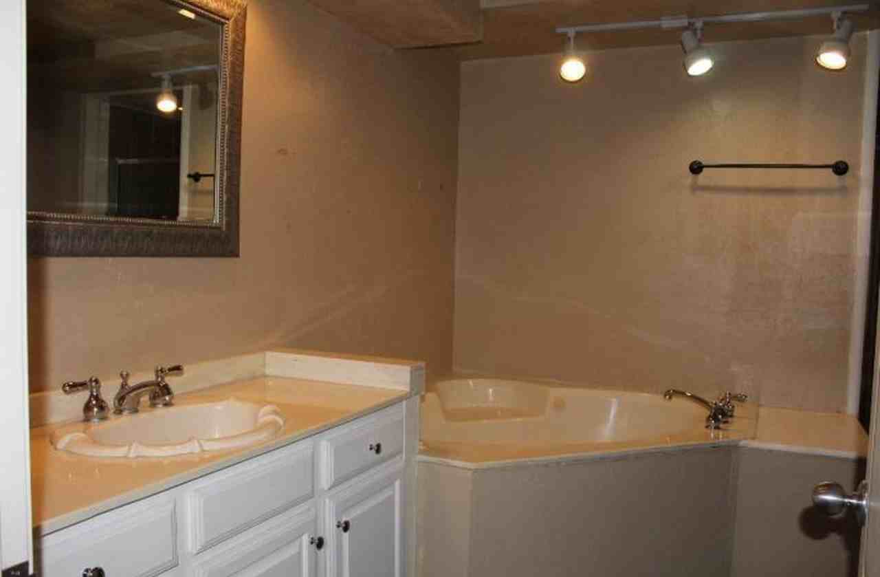 3111 30th St - Photo 2 of 20