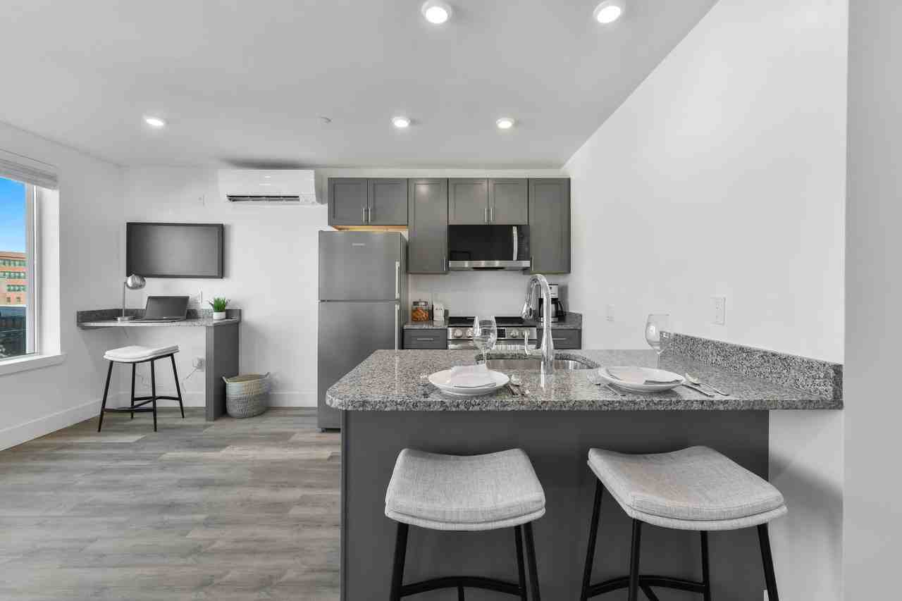 585 ESSEX STREET - Photo 5 of 42