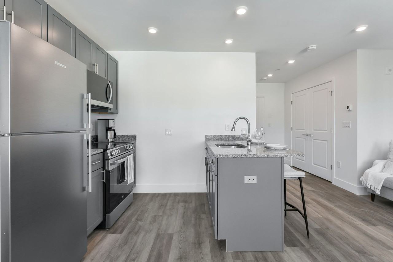 585 ESSEX STREET - Photo 7 of 42