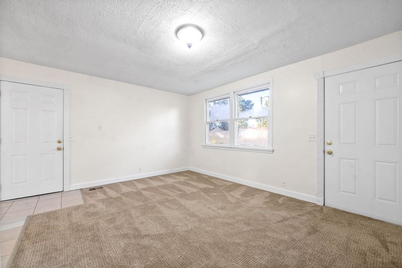 1509 Nichols Dr - Photo 5 of 25