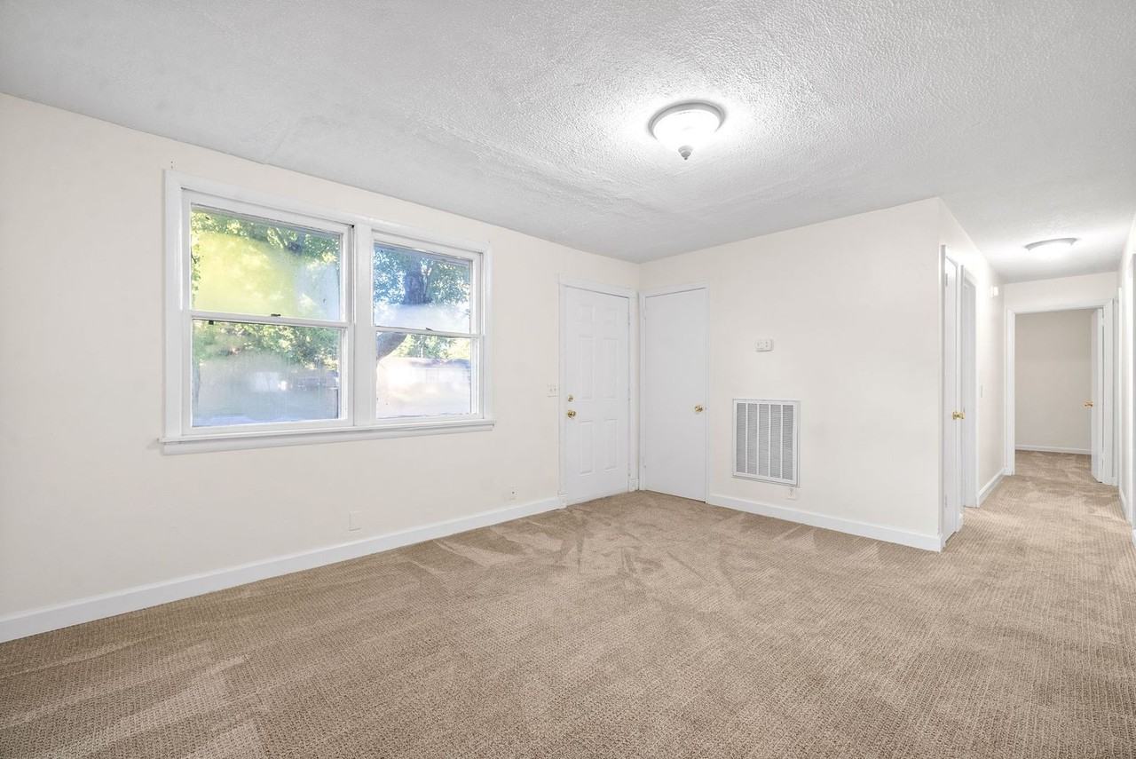 1509 Nichols Dr - Photo 6 of 25