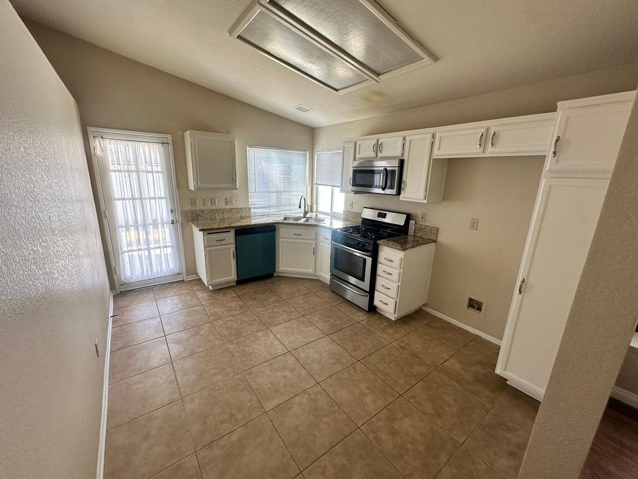 14169 Martinique Dr - Photo 7 of 18