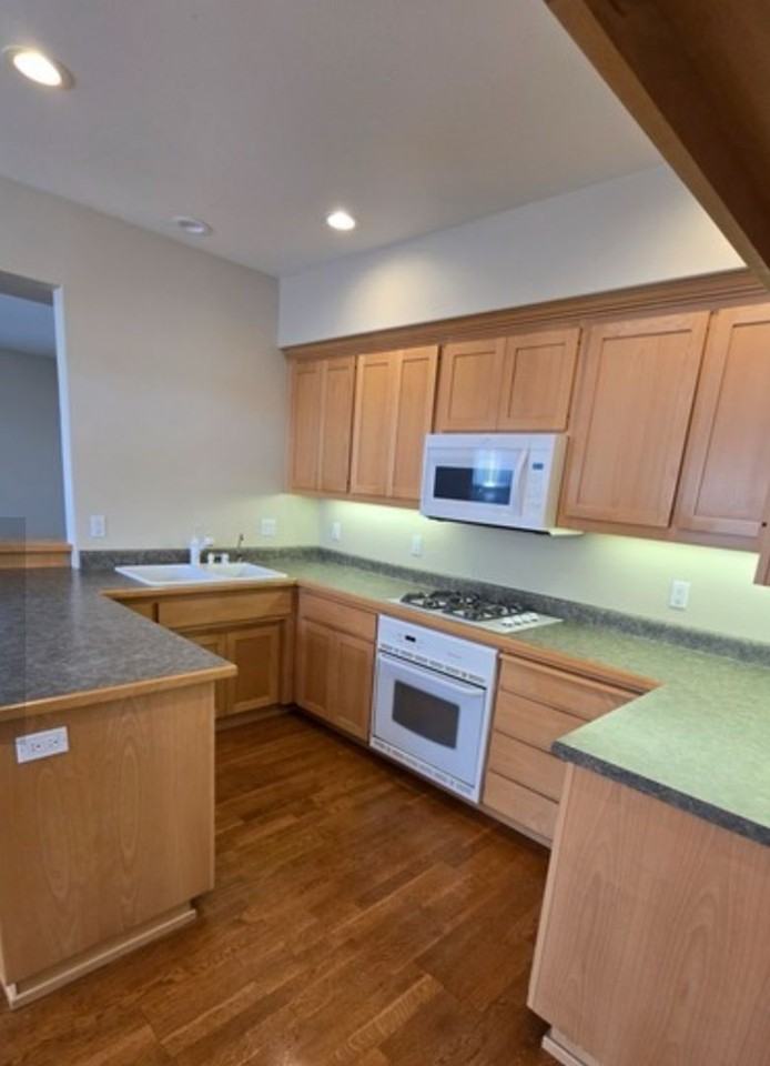 321 15th St - Photo 3 of 7