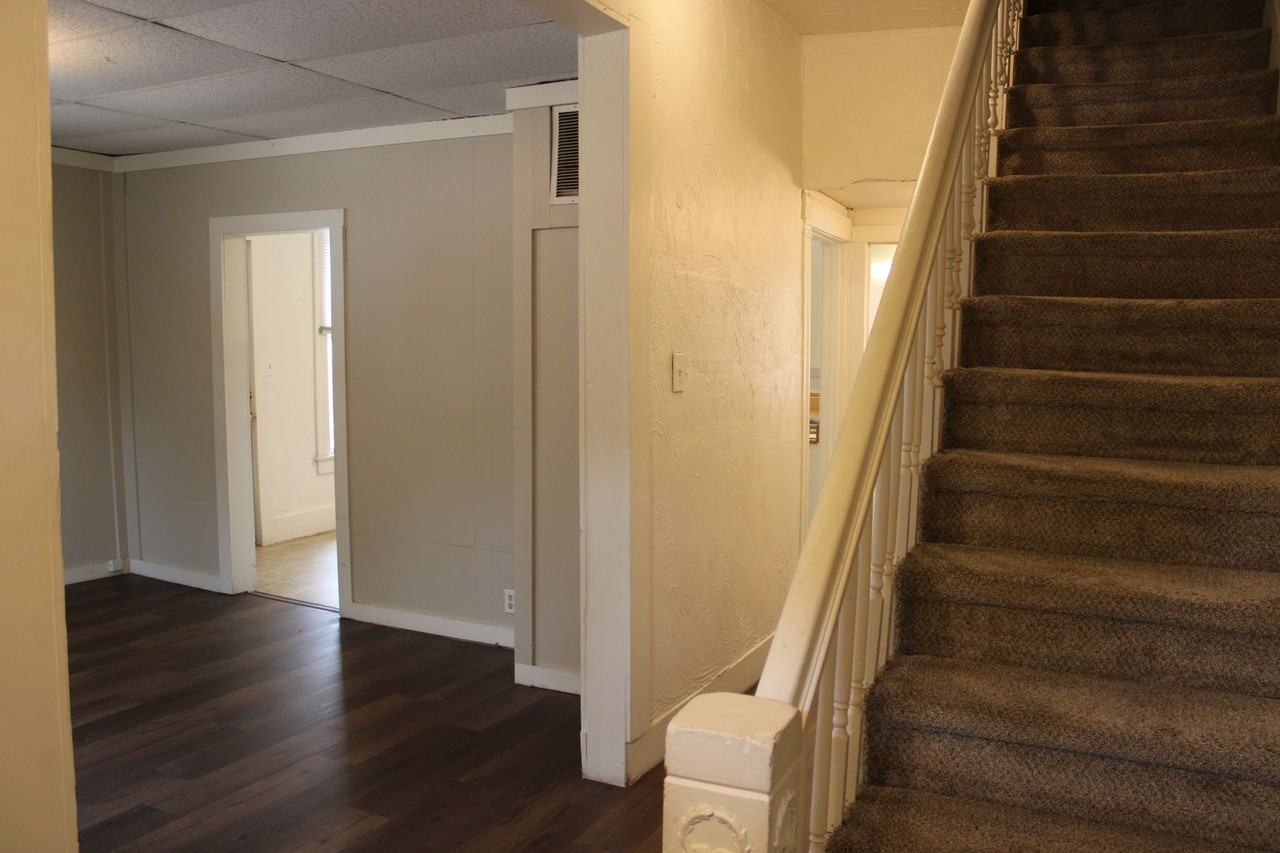 1001 Vattier St - Photo 3 of 17