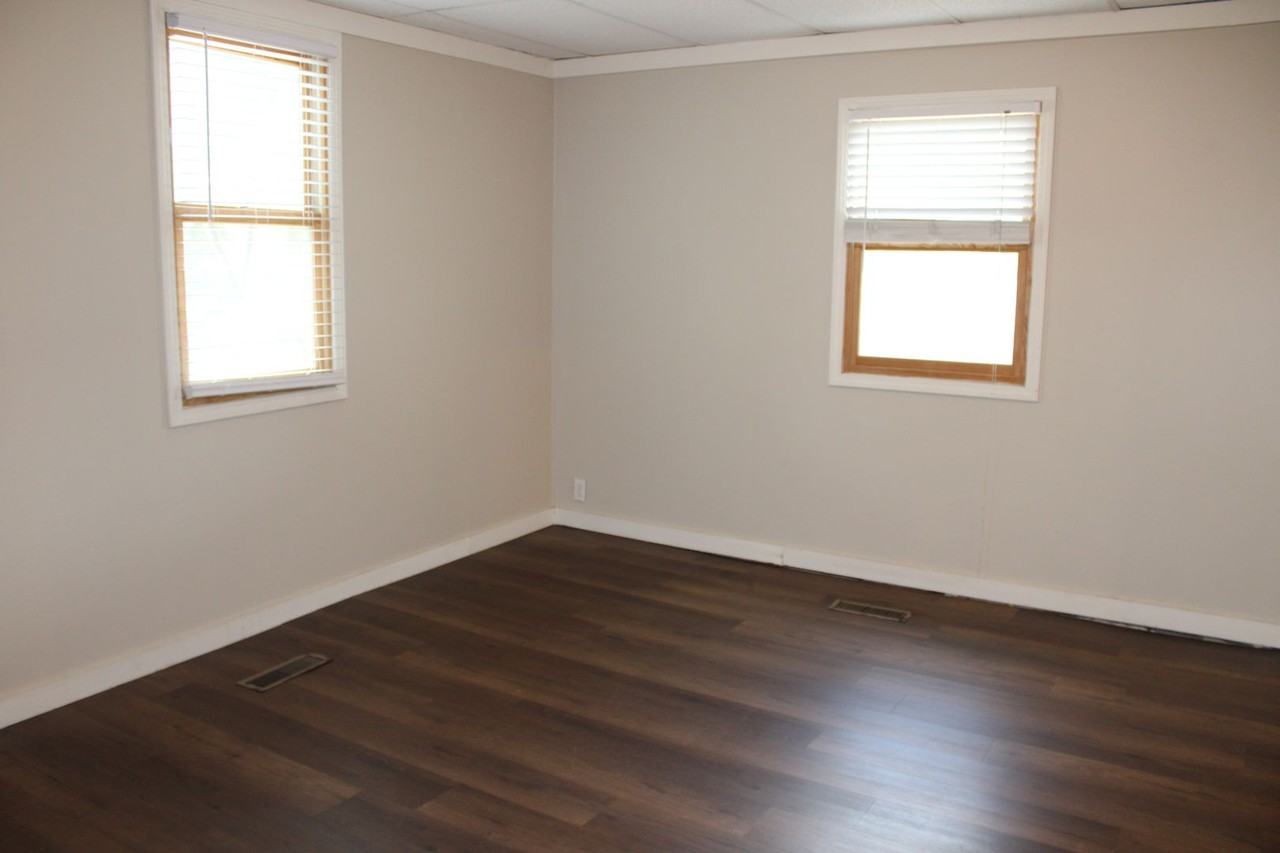 1001 Vattier St - Photo 5 of 17