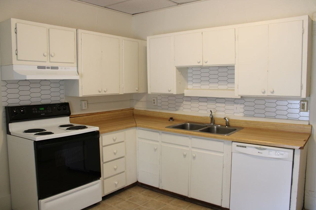 1001 Vattier St - Photo 6 of 17